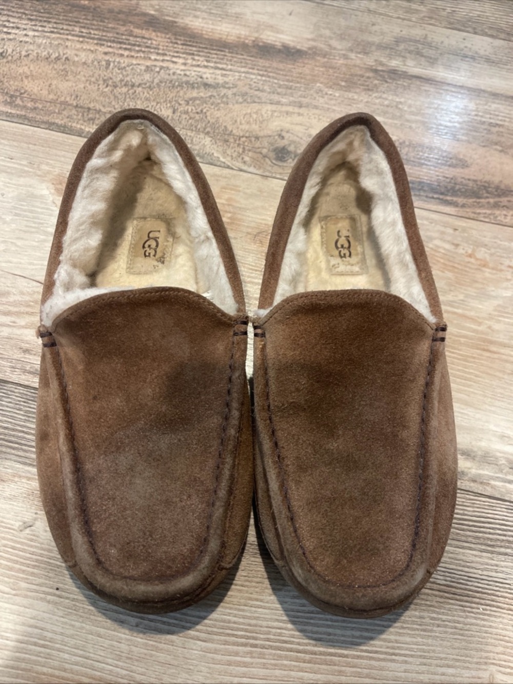 UGG Mens 8 Ascot Chestnut Tan Suede Slippers Loafers Sheepskin Sherpa Lined Used